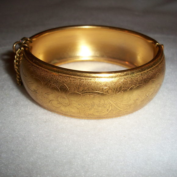 Antique Jewelry - Antique Gold Shell Wide Cuff Bracelet Antique Jewelry - Antique Gold Shell Wide Cuff Bracelet